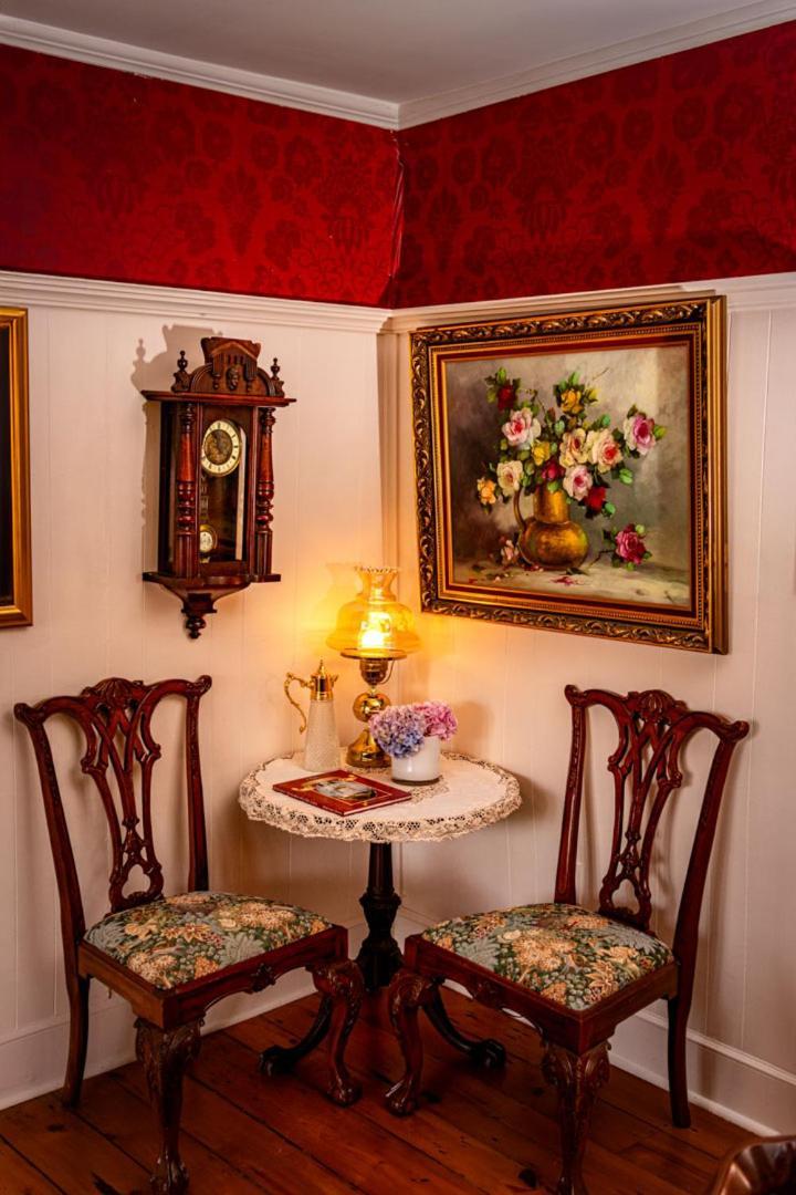 Historic Wilson-Guy House Bed & Breakfast Niagara-on-the-Lake Exterior photo
