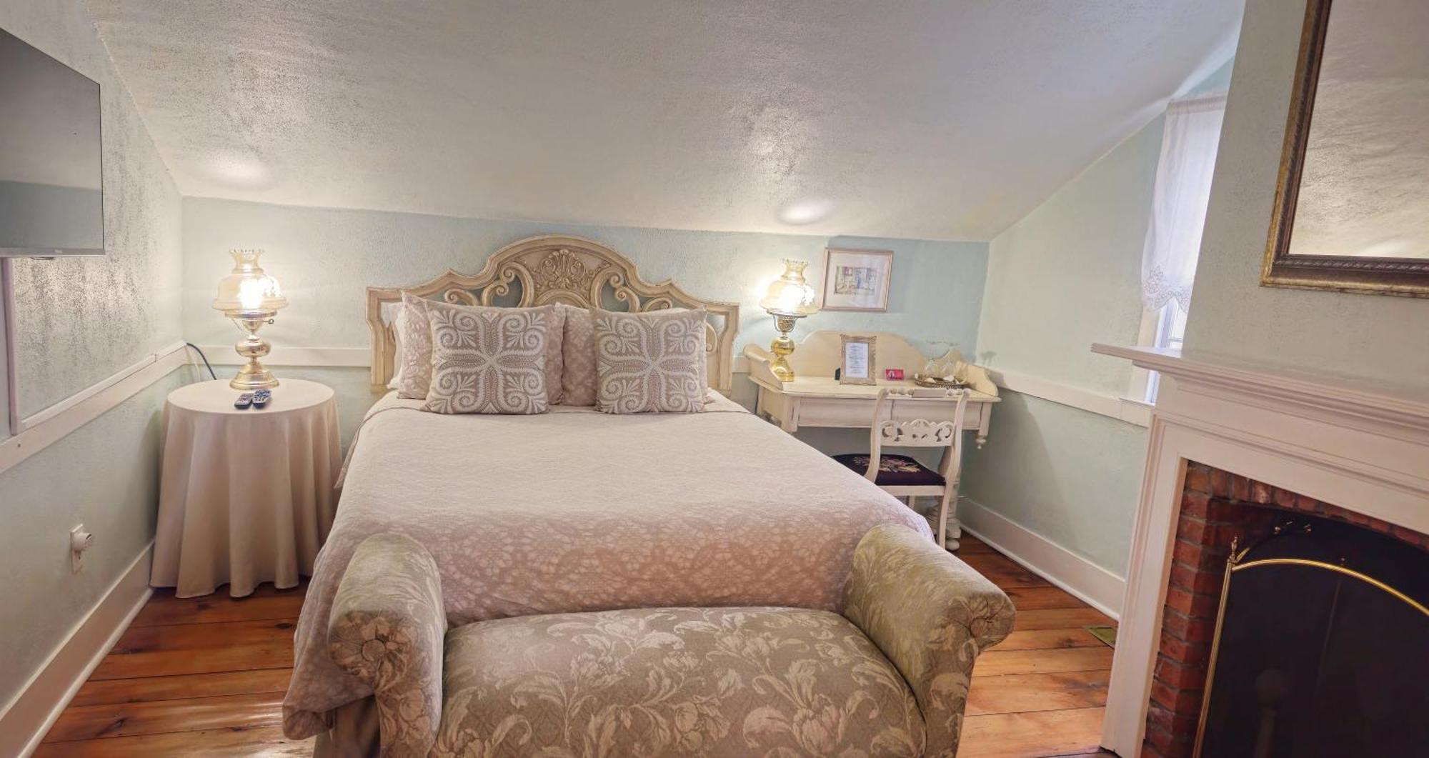 Historic Wilson-Guy House Bed & Breakfast Niagara-on-the-Lake Exterior photo