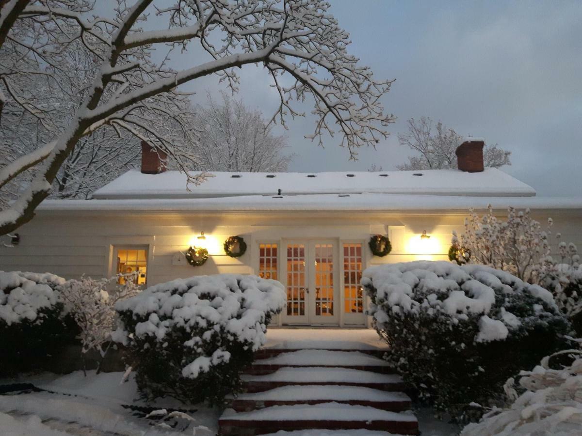 Historic Wilson-Guy House Bed & Breakfast Niagara-on-the-Lake Exterior photo