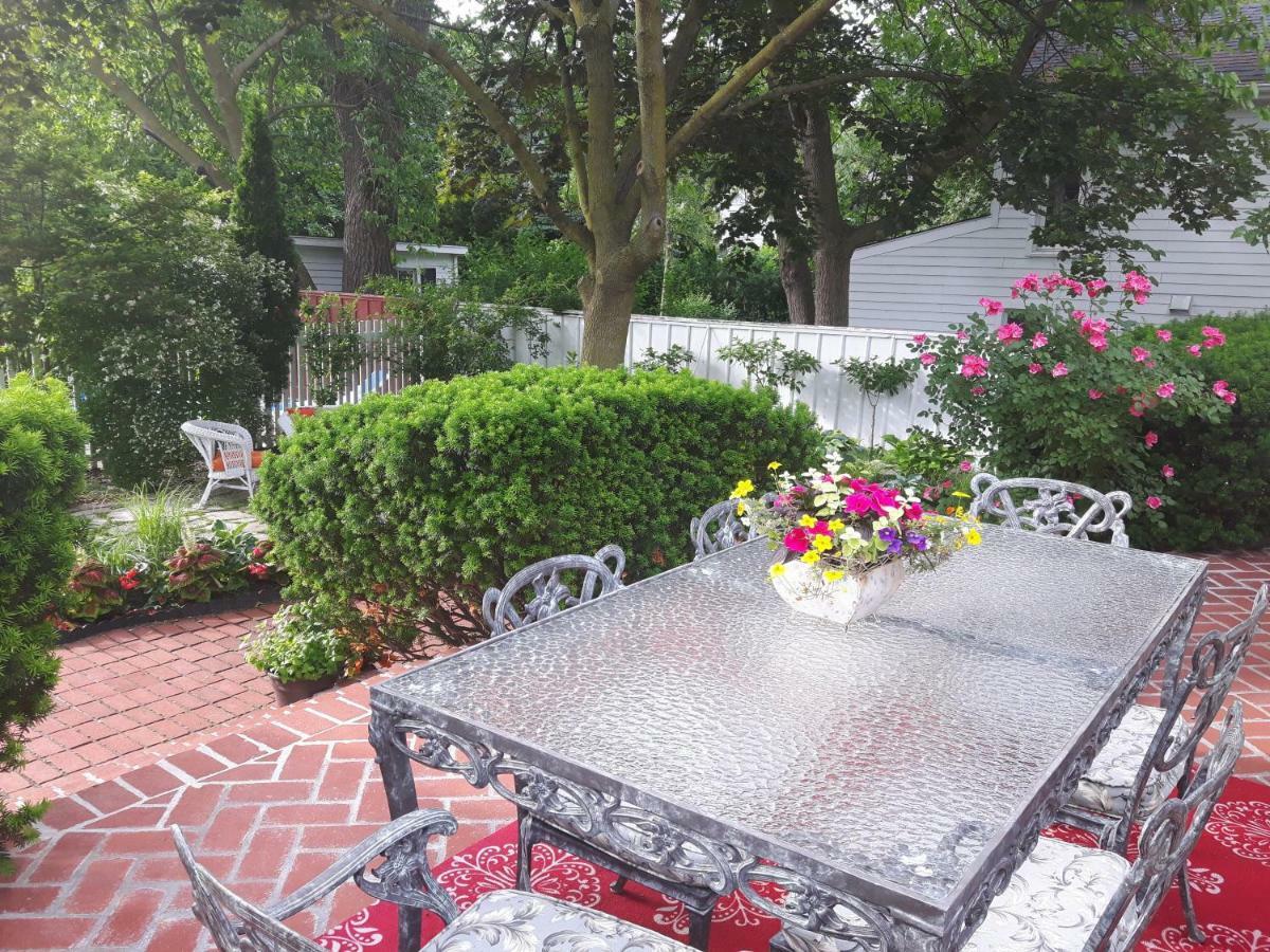 Historic Wilson-Guy House Bed & Breakfast Niagara-on-the-Lake Exterior photo